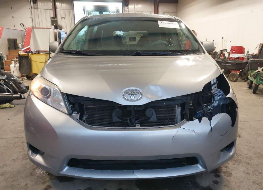 Photo 12 of 2011 Toyota Sienna LE V6 (VIN 5TDKK3DC9BS103040)