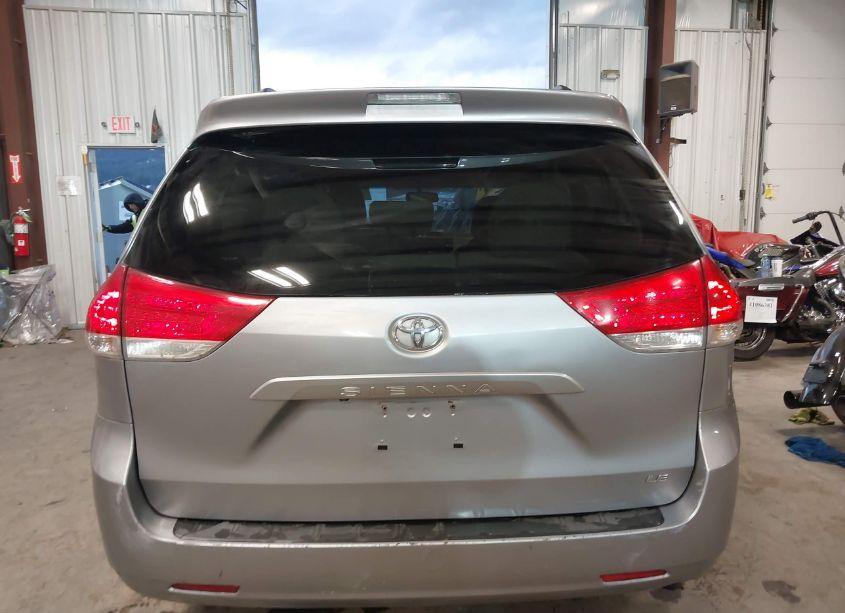 Photo 16 of 2011 Toyota Sienna LE V6 (VIN 5TDKK3DC9BS103040)