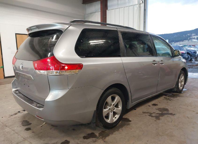 Photo 4 of 2011 Toyota Sienna LE V6 (VIN 5TDKK3DC9BS103040)