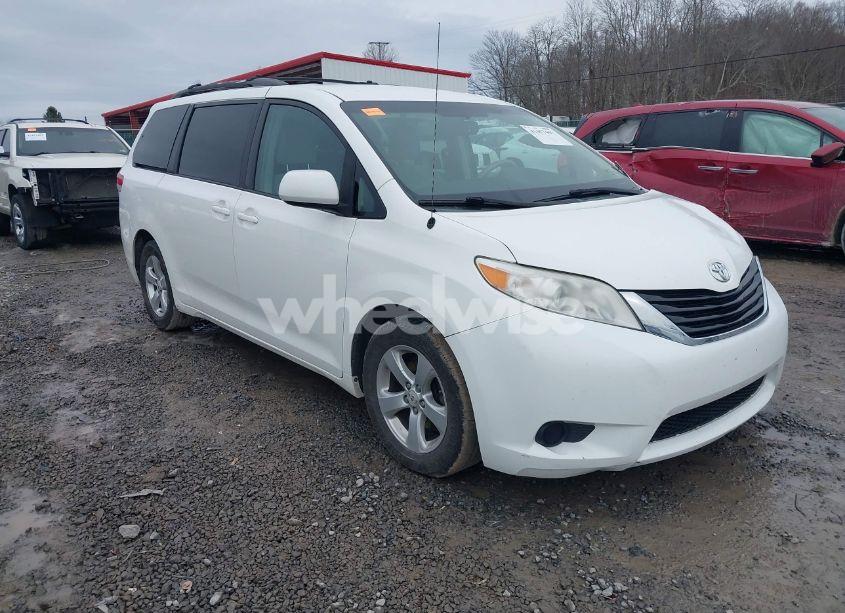 2011 Toyota Sienna LE V6 (VIN 5TDKK3DC9BS106813) main photo