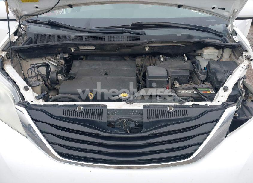 Photo 10 of 2011 Toyota Sienna LE V6 (VIN 5TDKK3DC9BS106813)