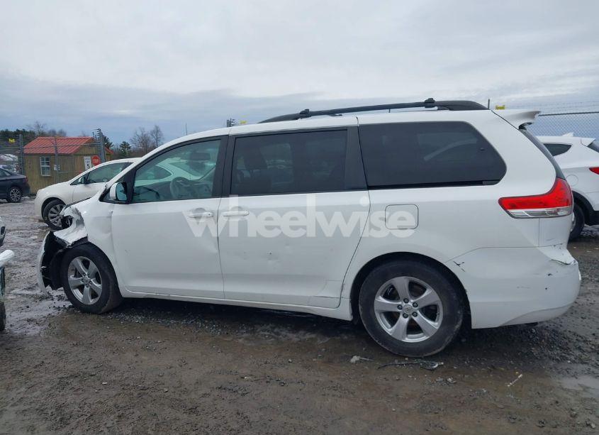 Photo 14 of 2011 Toyota Sienna LE V6 (VIN 5TDKK3DC9BS106813)