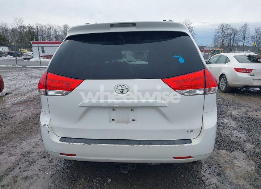 Photo 16 of 2011 Toyota Sienna LE V6 (VIN 5TDKK3DC9BS106813)