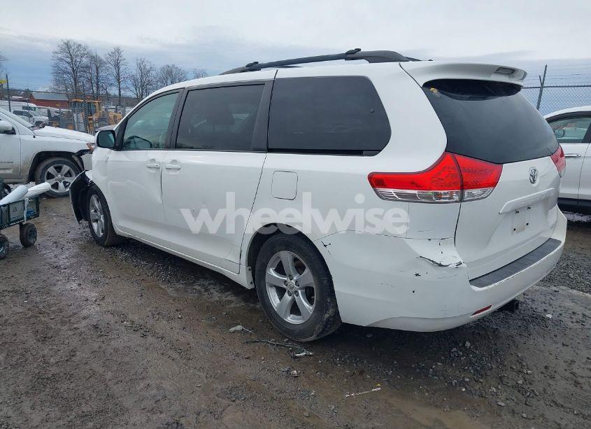 Photo 3 of 2011 Toyota Sienna LE V6 (VIN 5TDKK3DC9BS106813)