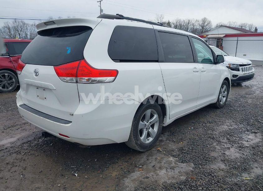 Photo 4 of 2011 Toyota Sienna LE V6 (VIN 5TDKK3DC9BS106813)