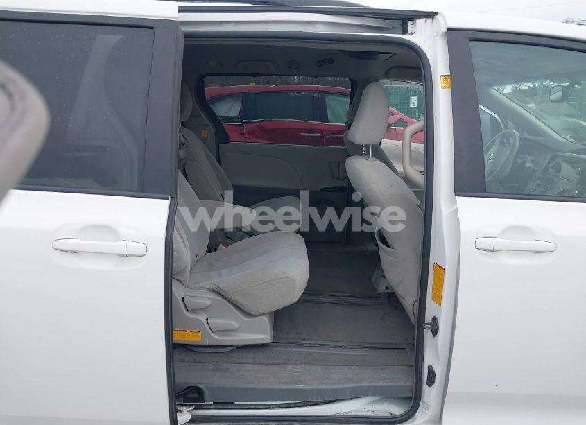 Photo 8 of 2011 Toyota Sienna LE V6 (VIN 5TDKK3DC9BS106813)