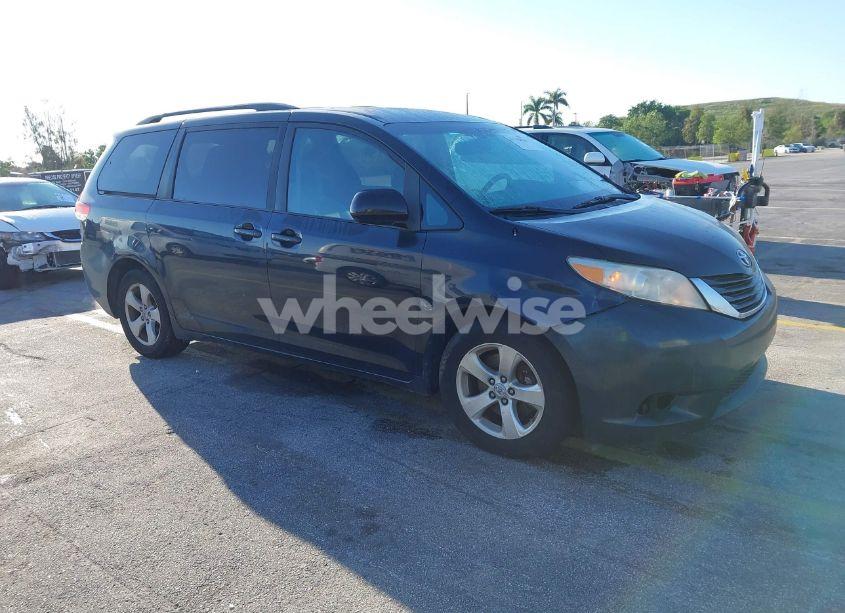 2011 Toyota Sienna LE V6 (VIN 5TDKK3DC9BS117827) main photo