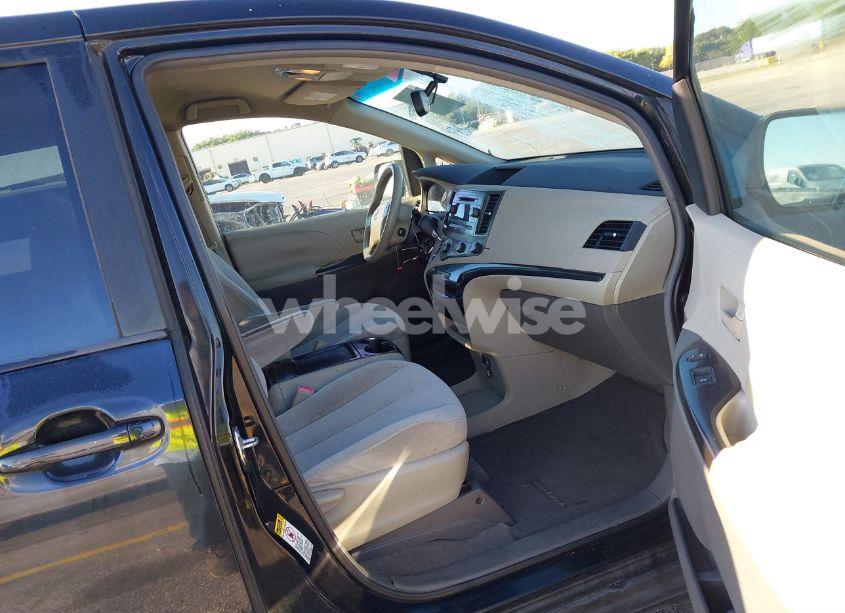 Photo 5 of 2011 Toyota Sienna LE V6 (VIN 5TDKK3DC9BS117827)