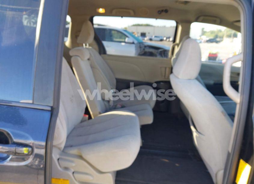 Photo 8 of 2011 Toyota Sienna LE V6 (VIN 5TDKK3DC9BS117827)