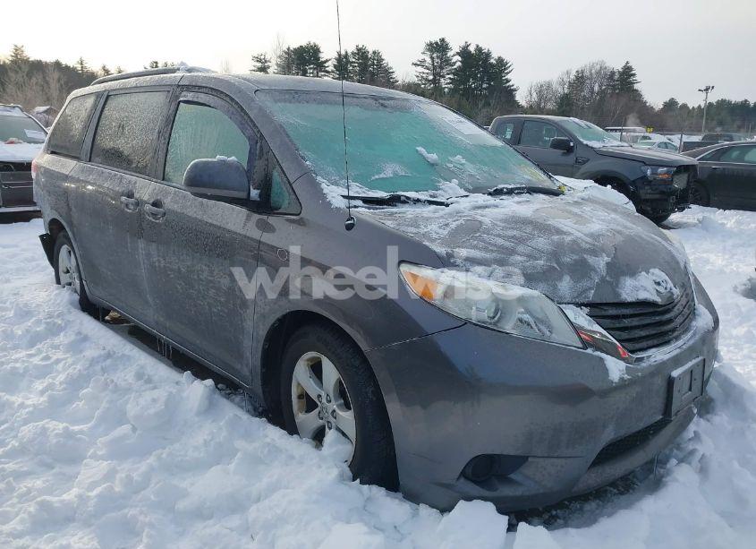 2011 Toyota Sienna LE V6 (VIN 5TDKK3DC9BS117956) main photo