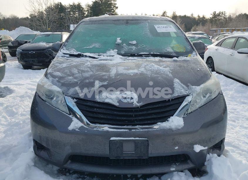 Photo 13 of 2011 Toyota Sienna LE V6 (VIN 5TDKK3DC9BS117956)