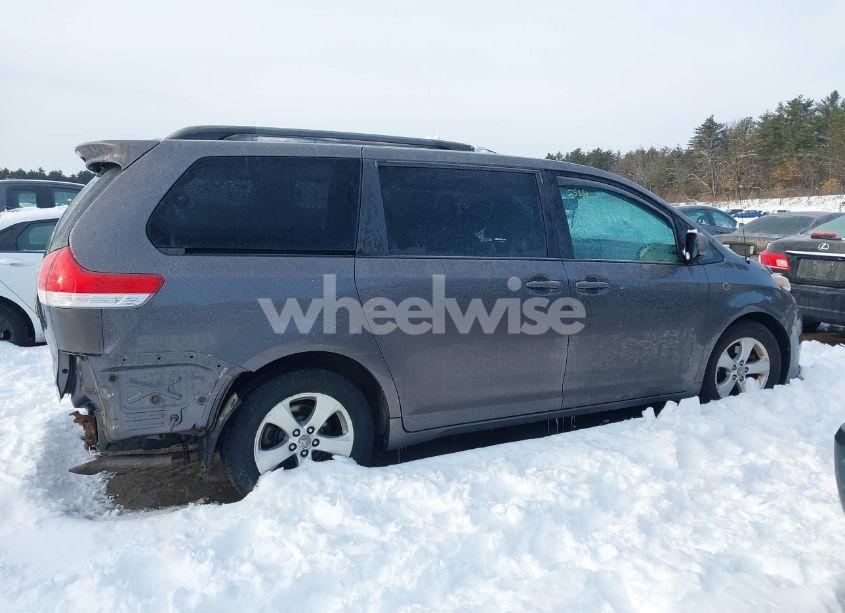 Photo 14 of 2011 Toyota Sienna LE V6 (VIN 5TDKK3DC9BS117956)