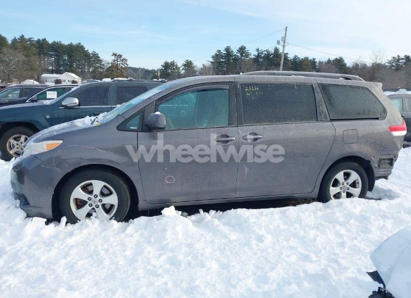 Photo 15 of 2011 Toyota Sienna LE V6 (VIN 5TDKK3DC9BS117956)