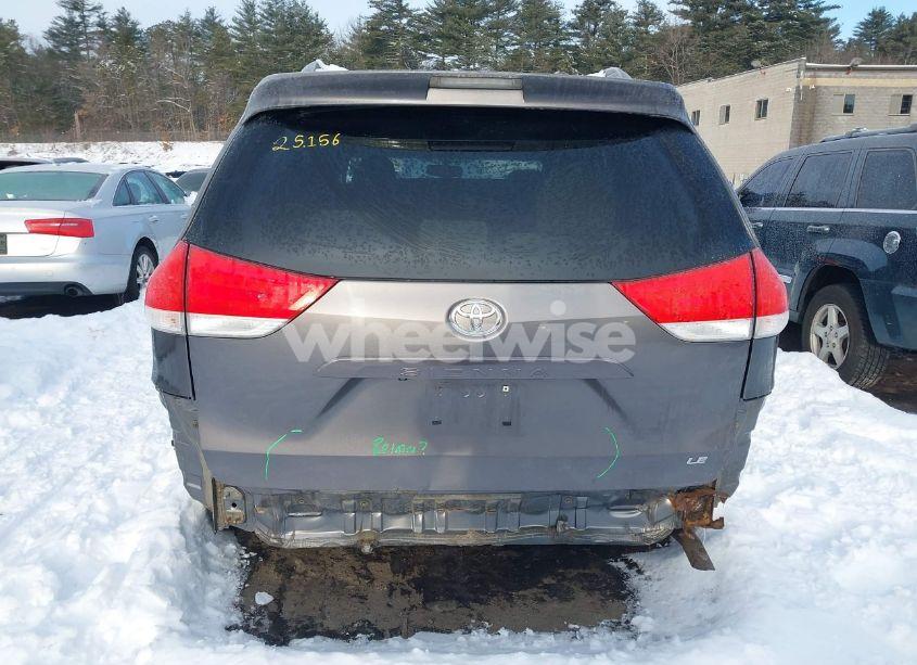 Photo 17 of 2011 Toyota Sienna LE V6 (VIN 5TDKK3DC9BS117956)