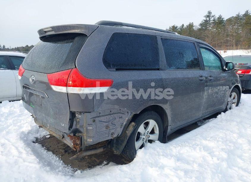 Photo 4 of 2011 Toyota Sienna LE V6 (VIN 5TDKK3DC9BS117956)
