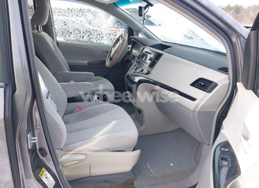 Photo 5 of 2011 Toyota Sienna LE V6 (VIN 5TDKK3DC9BS117956)