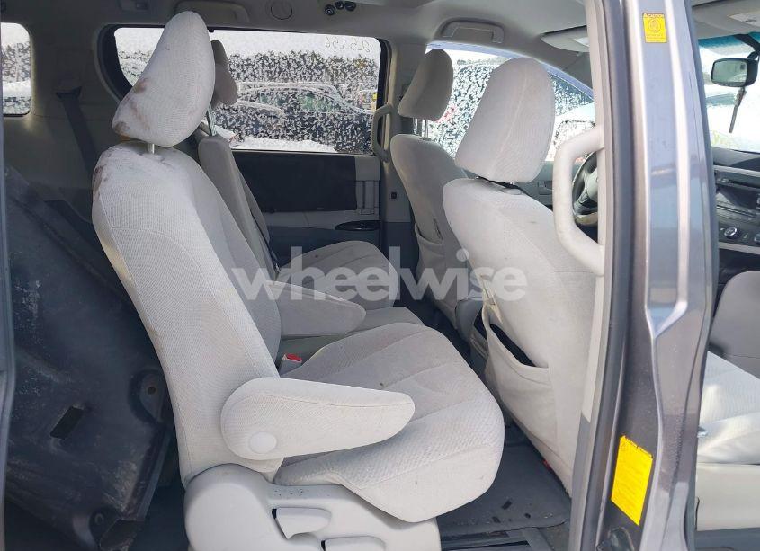 Photo 8 of 2011 Toyota Sienna LE V6 (VIN 5TDKK3DC9BS117956)