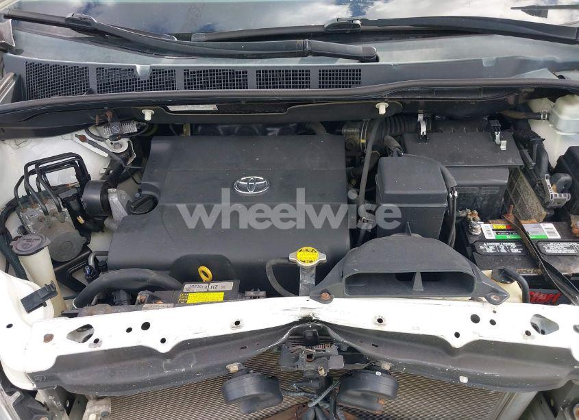 Photo 10 of 2011 Toyota Sienna LE V6 (VIN 5TDKK3DC9BS127399)