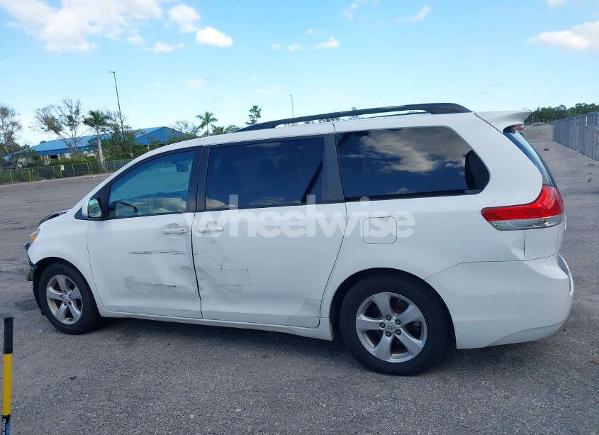 Photo 15 of 2011 Toyota Sienna LE V6 (VIN 5TDKK3DC9BS127399)