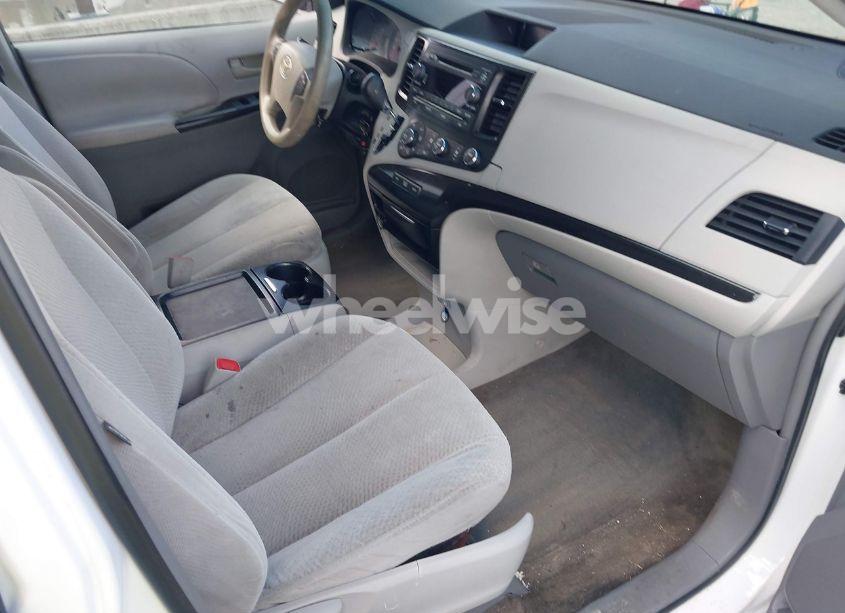 Photo 5 of 2011 Toyota Sienna LE V6 (VIN 5TDKK3DC9BS127399)