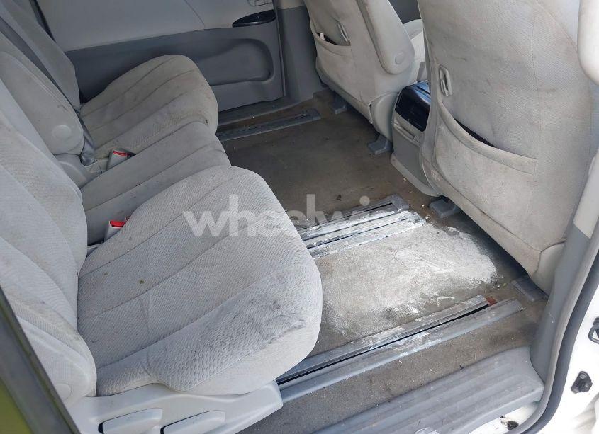 Photo 8 of 2011 Toyota Sienna LE V6 (VIN 5TDKK3DC9BS127399)