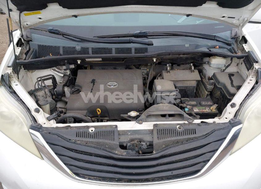 Photo 10 of 2011 Toyota Sienna LE V6 (VIN 5TDKK3DC9BS135728)