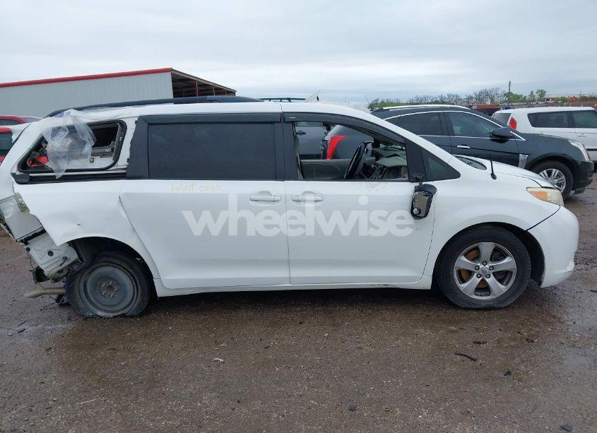 Photo 13 of 2011 Toyota Sienna LE V6 (VIN 5TDKK3DC9BS135728)