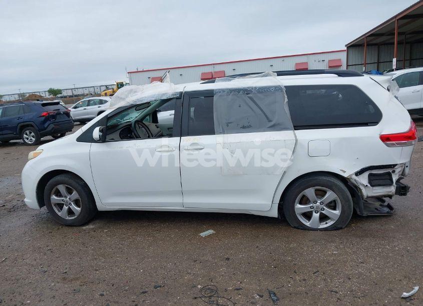 Photo 14 of 2011 Toyota Sienna LE V6 (VIN 5TDKK3DC9BS135728)