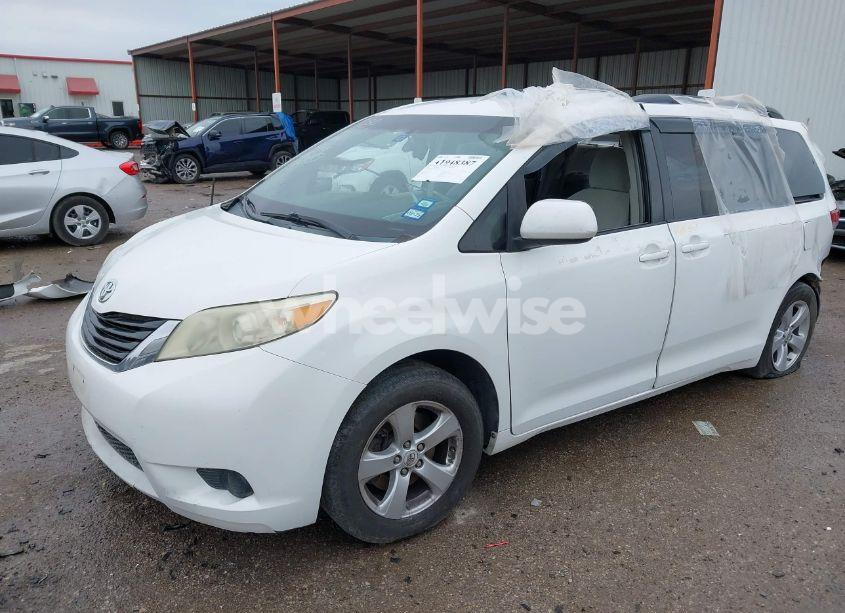 Photo 2 of 2011 Toyota Sienna LE V6 (VIN 5TDKK3DC9BS135728)