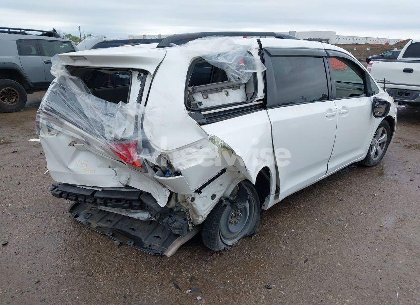 Photo 4 of 2011 Toyota Sienna LE V6 (VIN 5TDKK3DC9BS135728)