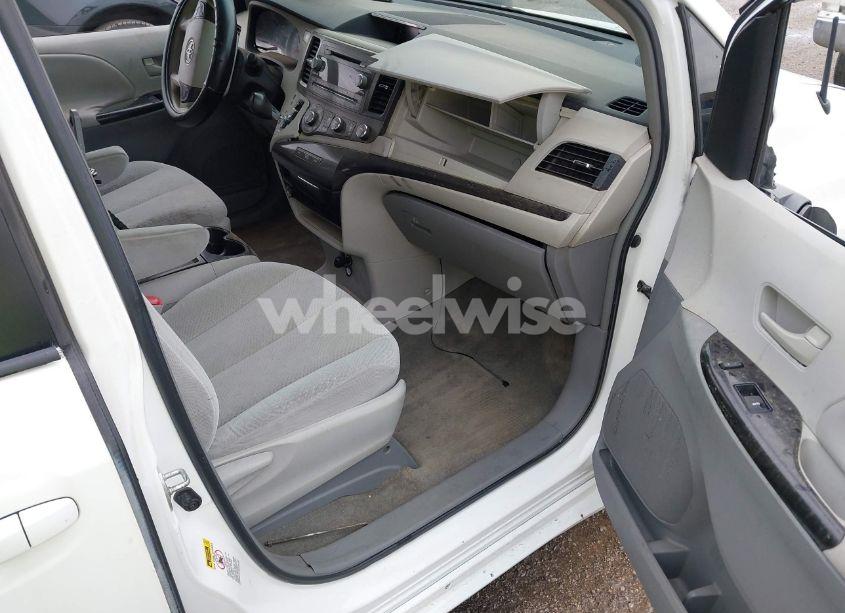 Photo 5 of 2011 Toyota Sienna LE V6 (VIN 5TDKK3DC9BS135728)