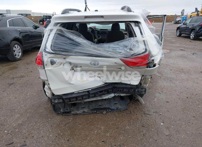 Photo 6 of 2011 Toyota Sienna LE V6 (VIN 5TDKK3DC9BS135728)