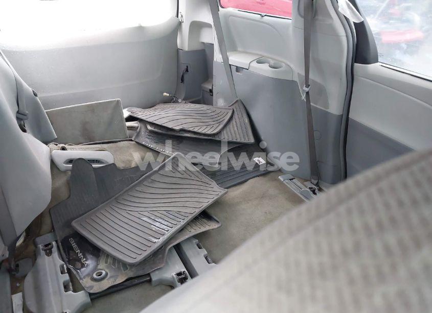 Photo 8 of 2011 Toyota Sienna LE V6 (VIN 5TDKK3DC9BS135728)