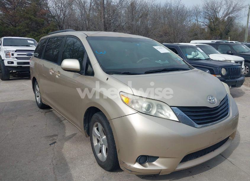 2011 Toyota Sienna LE V6 (VIN 5TDKK3DC9BS159009) main photo
