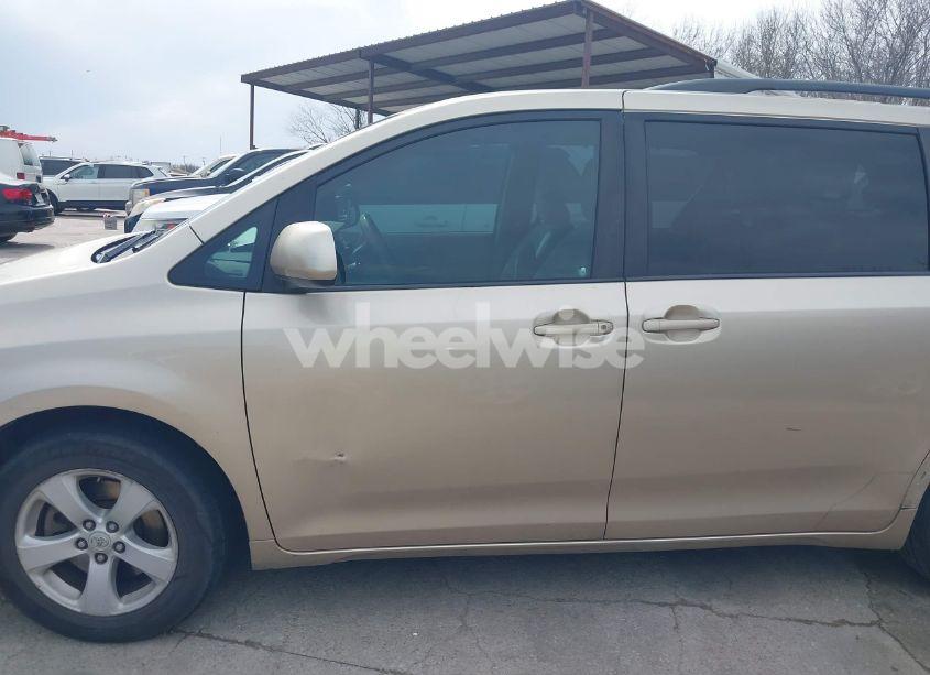 Photo 14 of 2011 Toyota Sienna LE V6 (VIN 5TDKK3DC9BS159009)