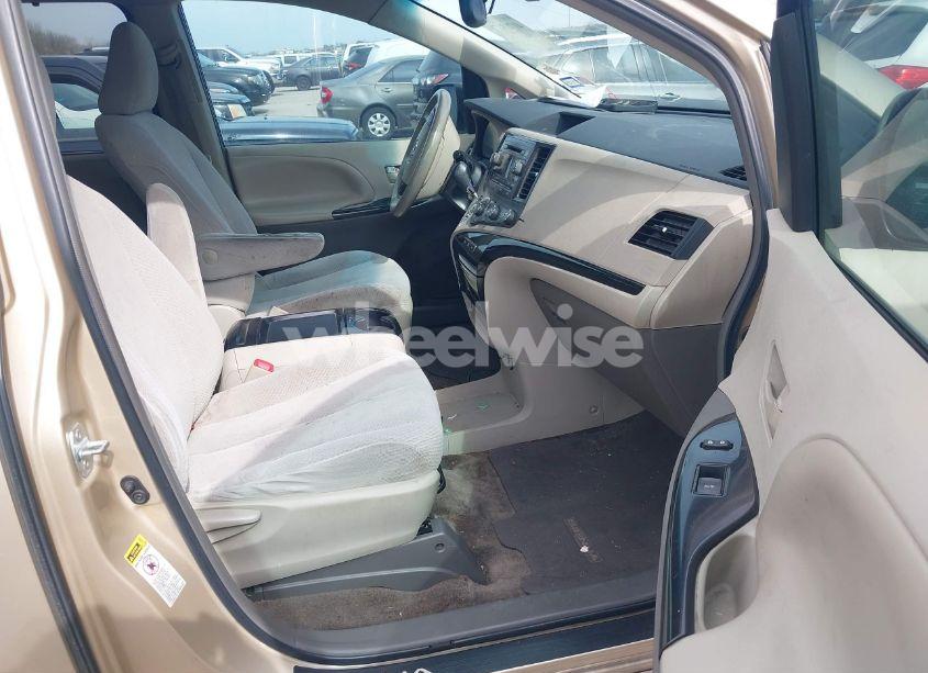 Photo 5 of 2011 Toyota Sienna LE V6 (VIN 5TDKK3DC9BS159009)