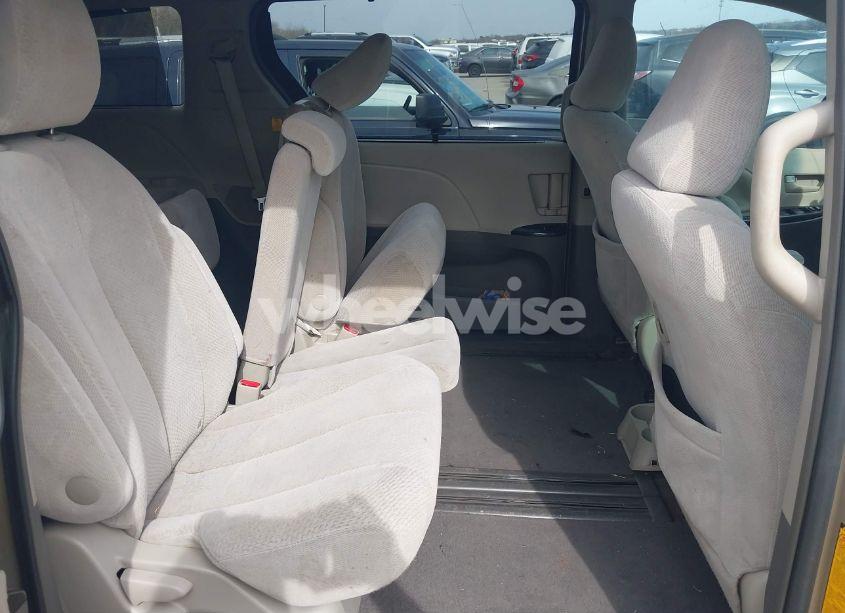 Photo 8 of 2011 Toyota Sienna LE V6 (VIN 5TDKK3DC9BS159009)