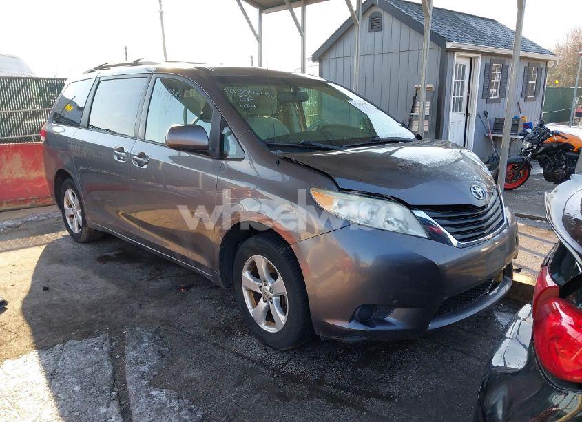 2011 Toyota Sienna LE V6 (VIN 5TDKK3DC9BS173797) main photo