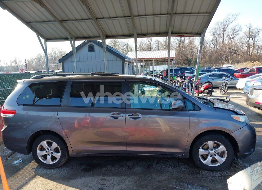Photo 14 of 2011 Toyota Sienna LE V6 (VIN 5TDKK3DC9BS173797)