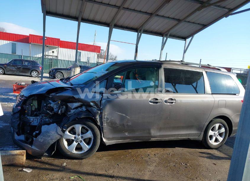 Photo 15 of 2011 Toyota Sienna LE V6 (VIN 5TDKK3DC9BS173797)