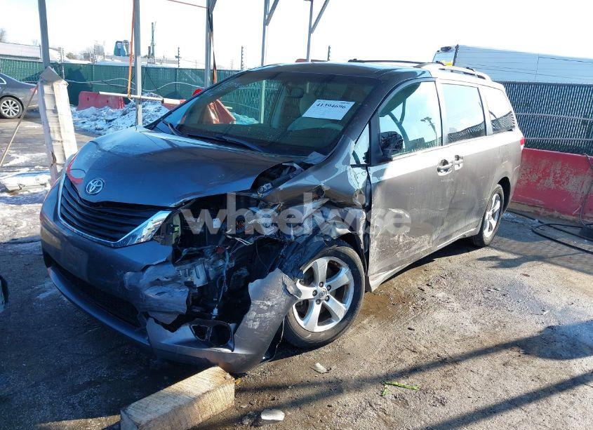 Photo 2 of 2011 Toyota Sienna LE V6 (VIN 5TDKK3DC9BS173797)