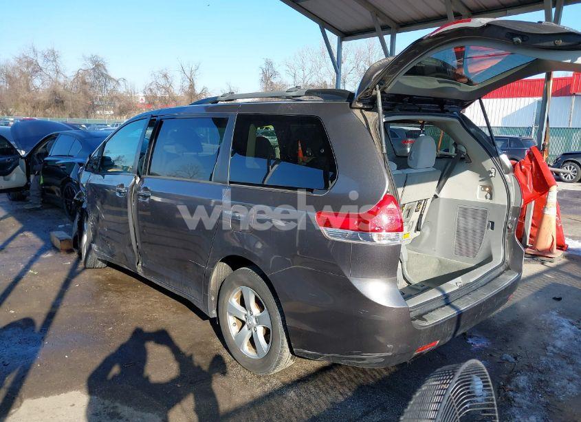 Photo 3 of 2011 Toyota Sienna LE V6 (VIN 5TDKK3DC9BS173797)
