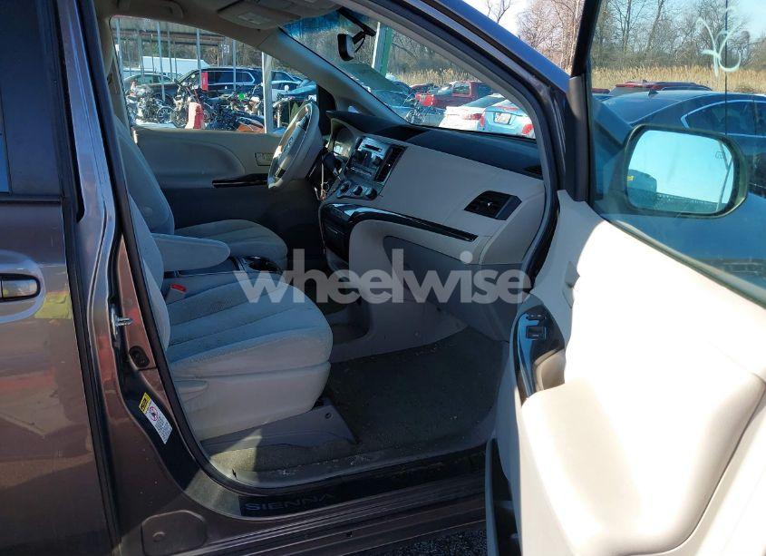 Photo 5 of 2011 Toyota Sienna LE V6 (VIN 5TDKK3DC9BS173797)