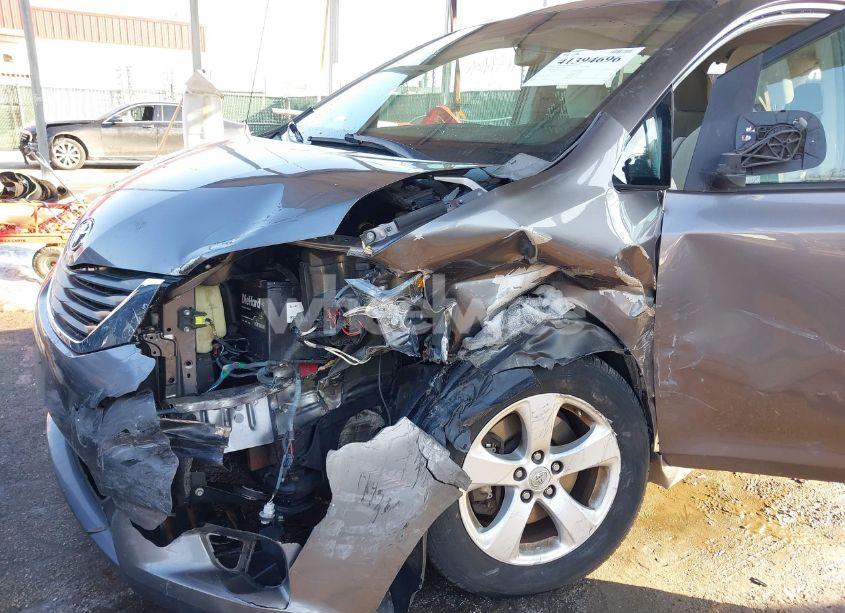 Photo 6 of 2011 Toyota Sienna LE V6 (VIN 5TDKK3DC9BS173797)