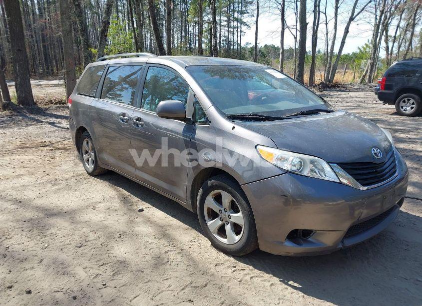 2011 Toyota Sienna LE V6 (VIN 5TDKK3DC9BS175646) main photo