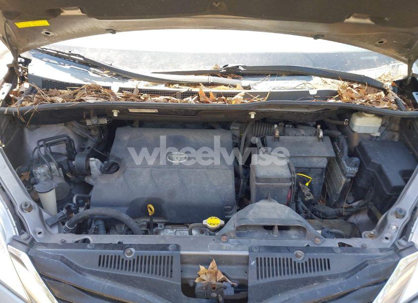 Photo 10 of 2011 Toyota Sienna LE V6 (VIN 5TDKK3DC9BS175646)