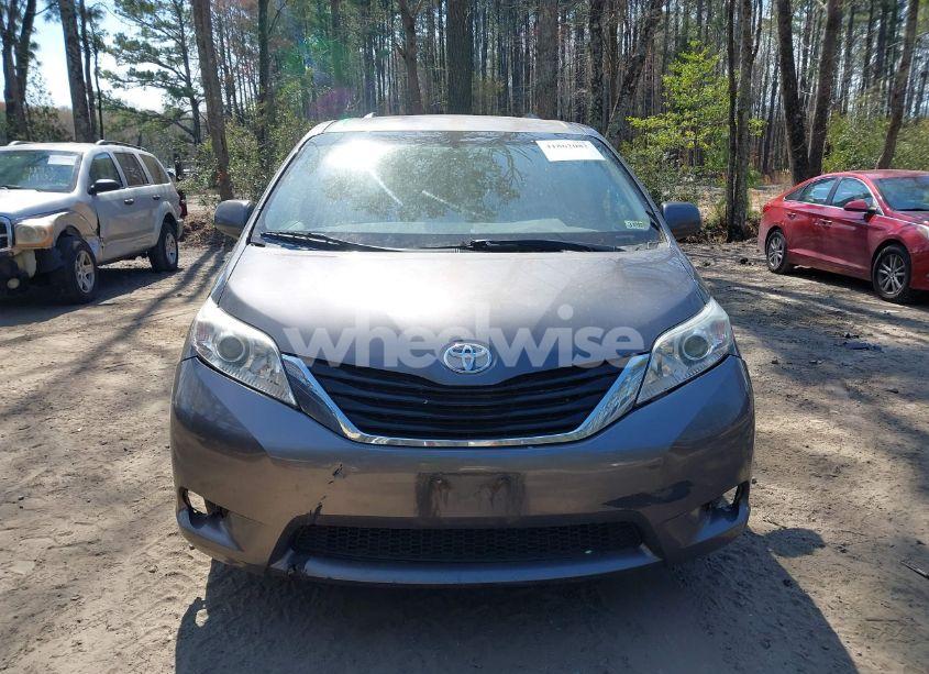 Photo 12 of 2011 Toyota Sienna LE V6 (VIN 5TDKK3DC9BS175646)