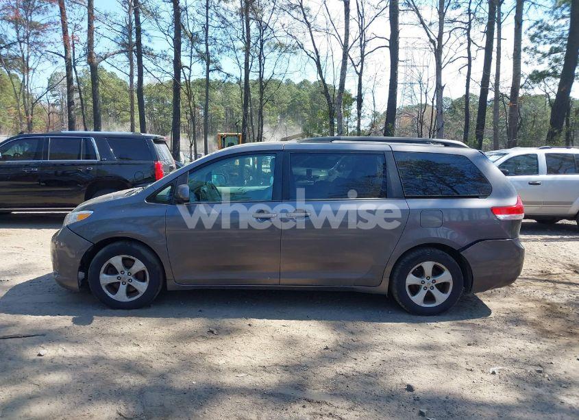 Photo 14 of 2011 Toyota Sienna LE V6 (VIN 5TDKK3DC9BS175646)
