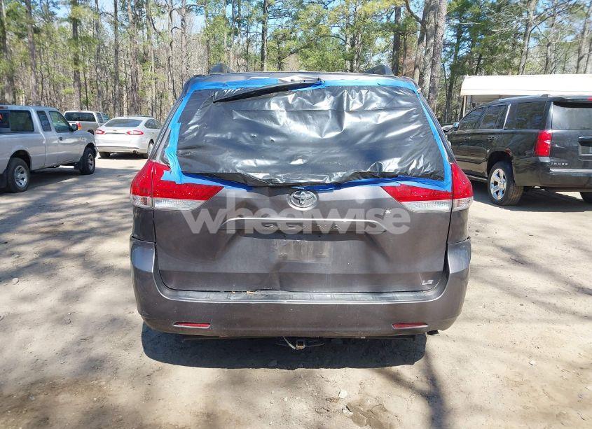 Photo 16 of 2011 Toyota Sienna LE V6 (VIN 5TDKK3DC9BS175646)