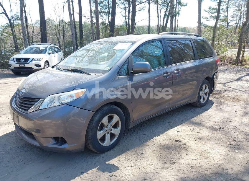 Photo 2 of 2011 Toyota Sienna LE V6 (VIN 5TDKK3DC9BS175646)